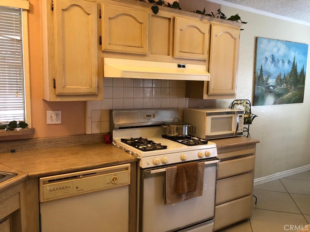 16707 Garfield Avenue, Unit 1608 Paramount, CA 90723 - Photo 11 of 29