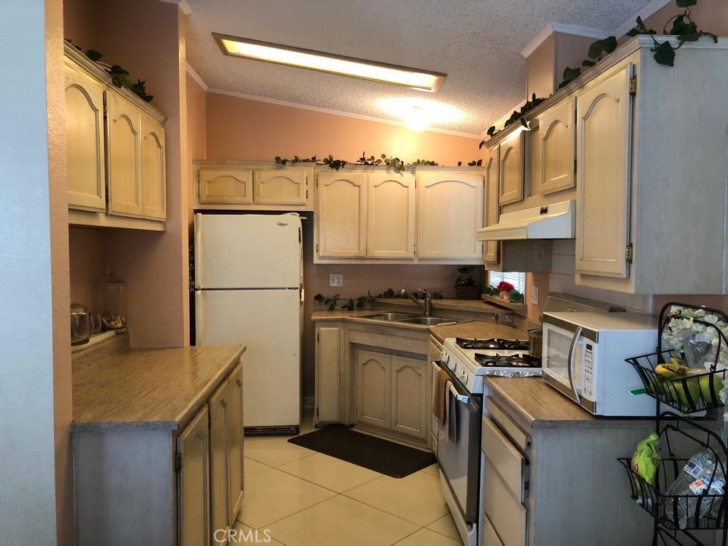 16707 Garfield Avenue, Unit 1608 Paramount, CA 90723 - Photo 10 of 29