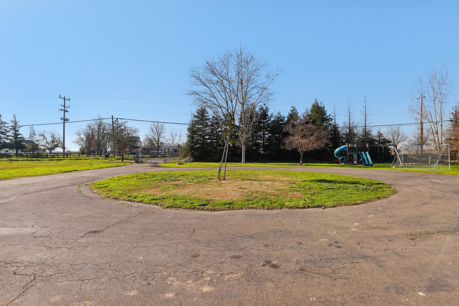 11213 Colony Road Wilton, CA 95693 - Photo 42 of 48 a view of a volley ball court