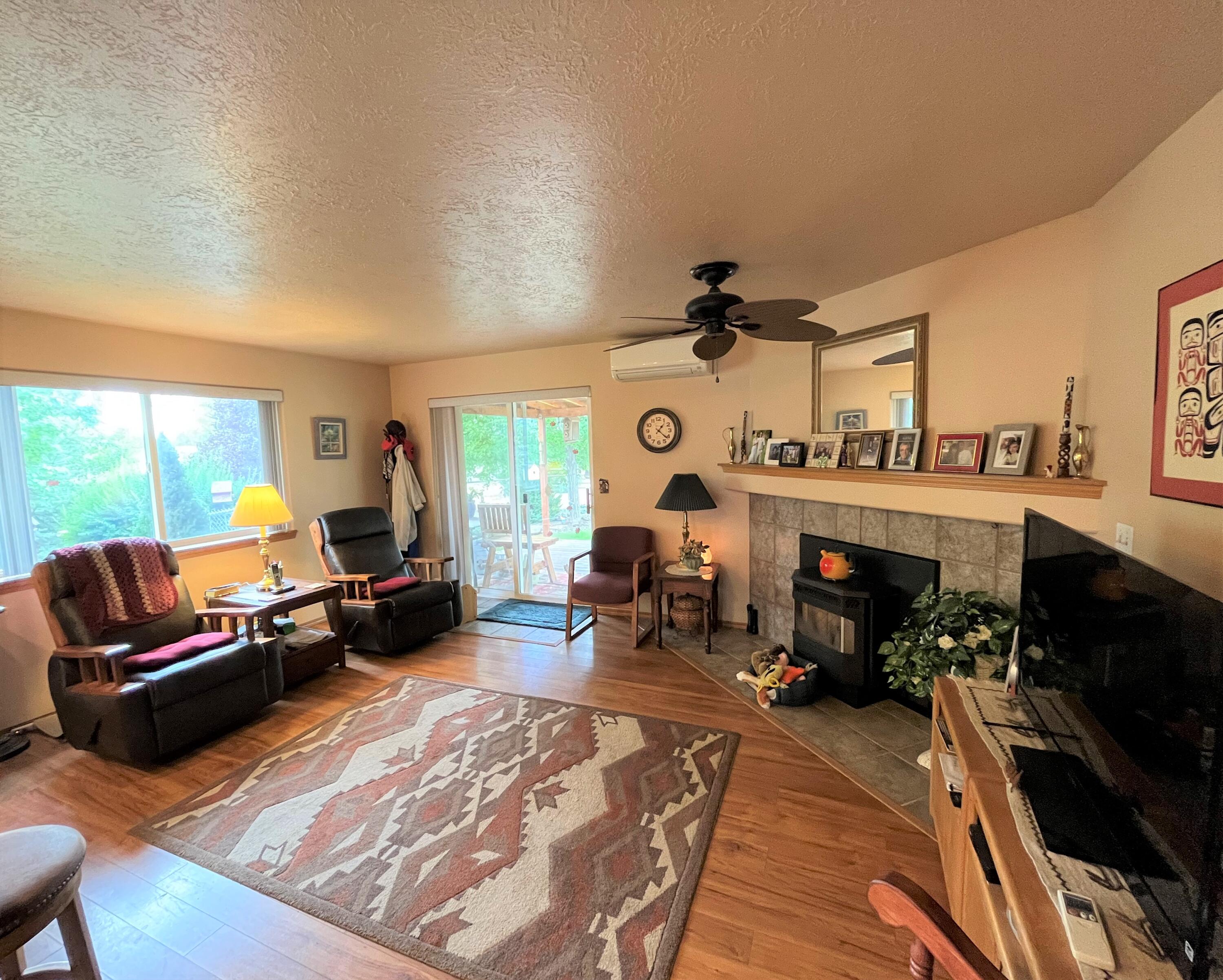 2825 Northeast Yellowpine Road Prineville, OR 97754 - Photo 9 of 25 Family room