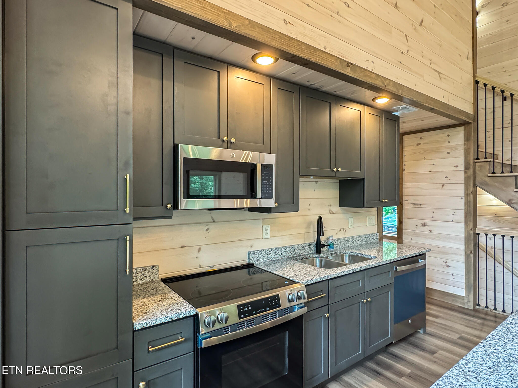 626 Jess Field Road Gatlinburg, TN 37738 - Photo 17 of 55 kitchen 2