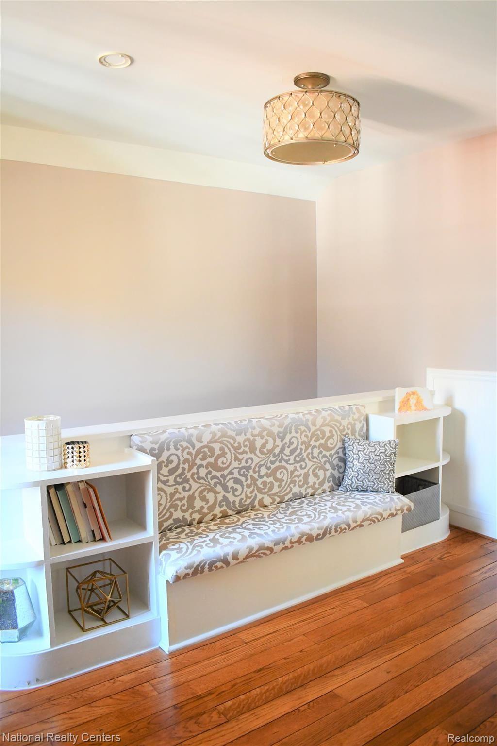 4112 Wakefield Road Berkley, MI 48072 - Photo 16 of 42 Master sitting area
