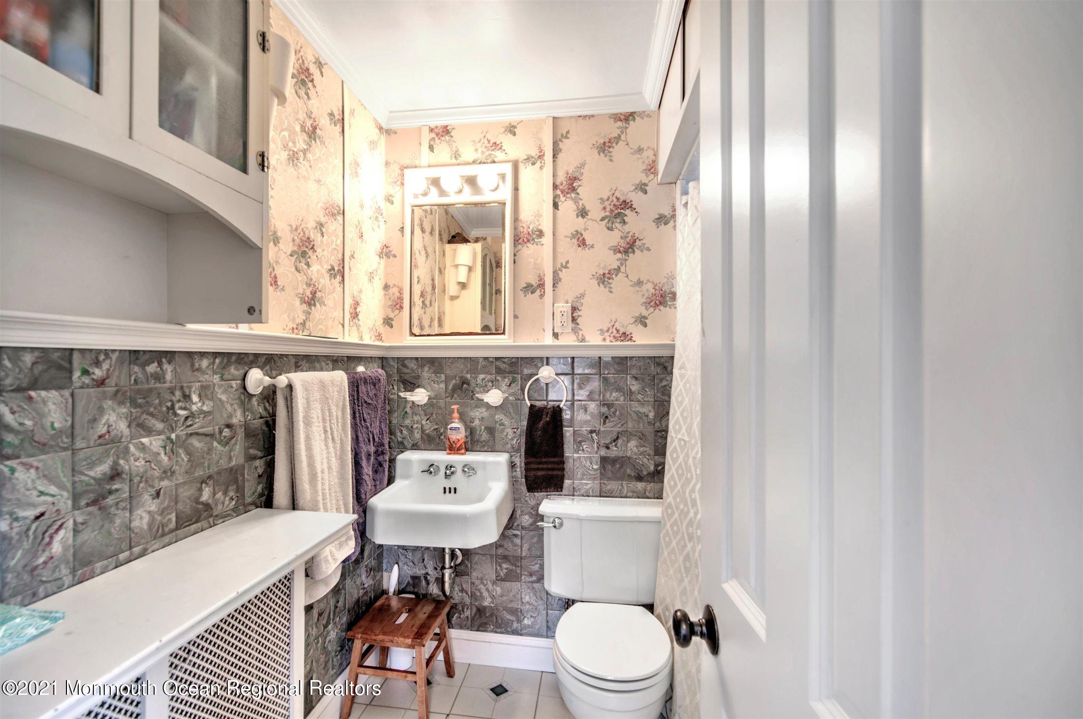 616 Homestead Road Brielle, NJ 08730 - Photo 16 of 34 16-BATHROOM
