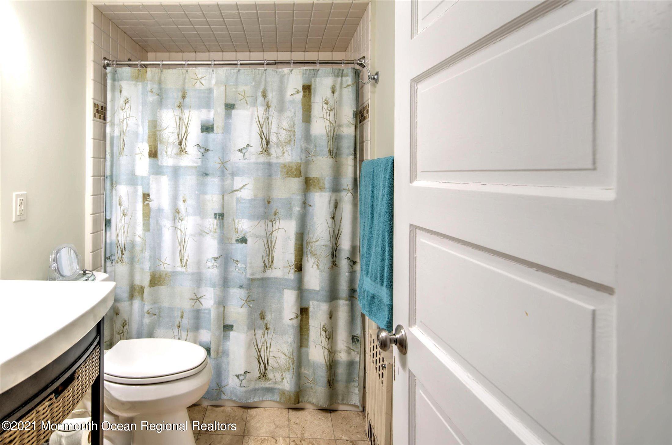 616 Homestead Road Brielle, NJ 08730 - Photo 20 of 34 20-BATHROOM