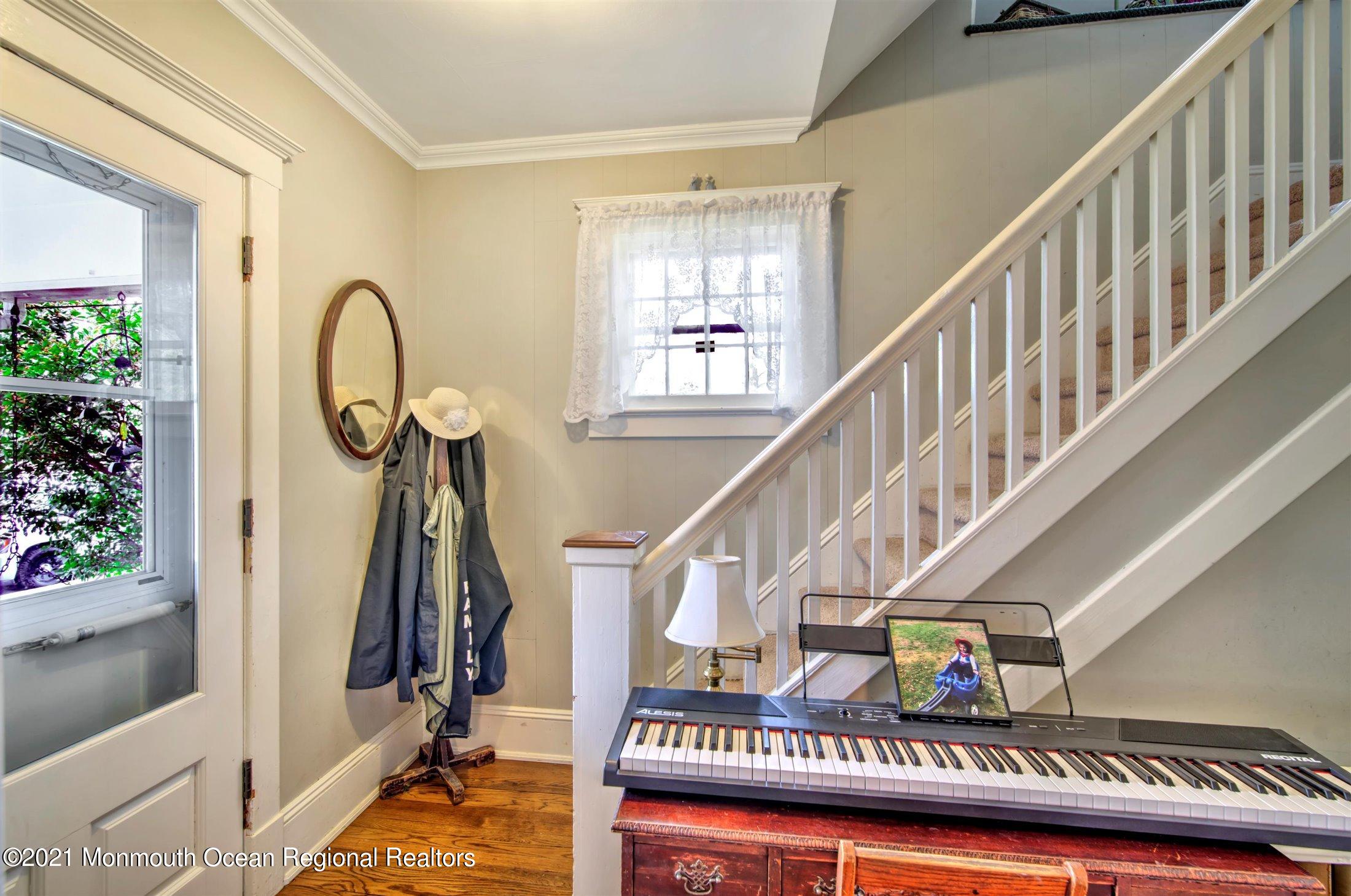 616 Homestead Road Brielle, NJ 08730 - Photo 7 of 34 07-FOYER