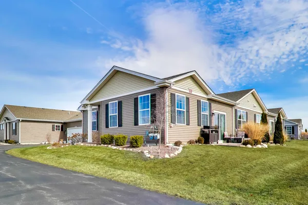 $288,000 | 6322 Maple Glen Drive, Wonder Lake, IL 60097
