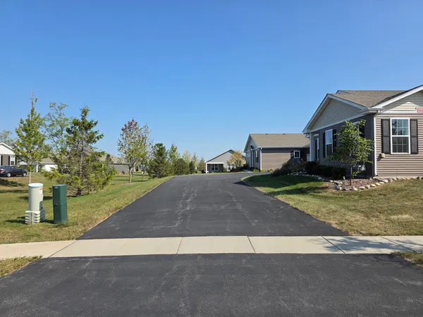 $288,000 | 6322 Maple Glen Drive, Wonder Lake, IL 60097