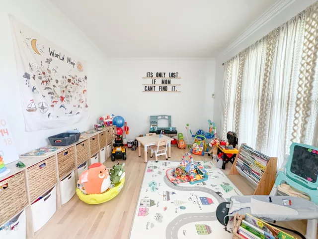 a en suite bathroom with a double vanity sink and a mirror
