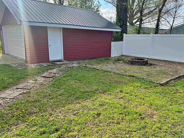 $435,000 | 750 North Main Street, Linton, IN 47441