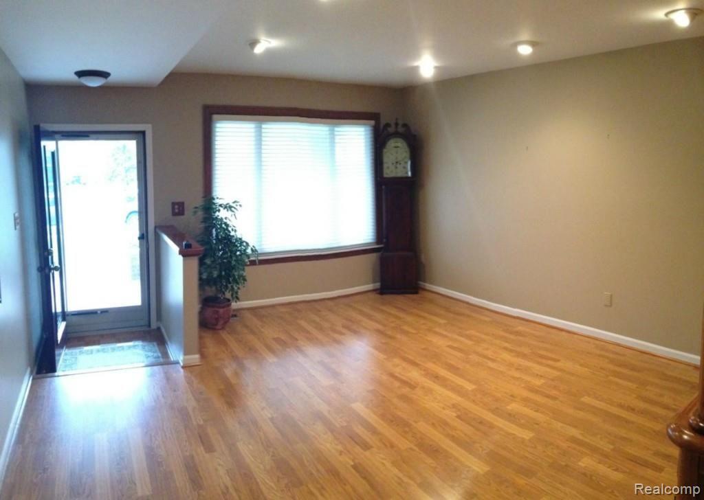 20463 Coachwood Road Riverview, MI 48193 - Photo 7 of 44 IMG_0005.jpg