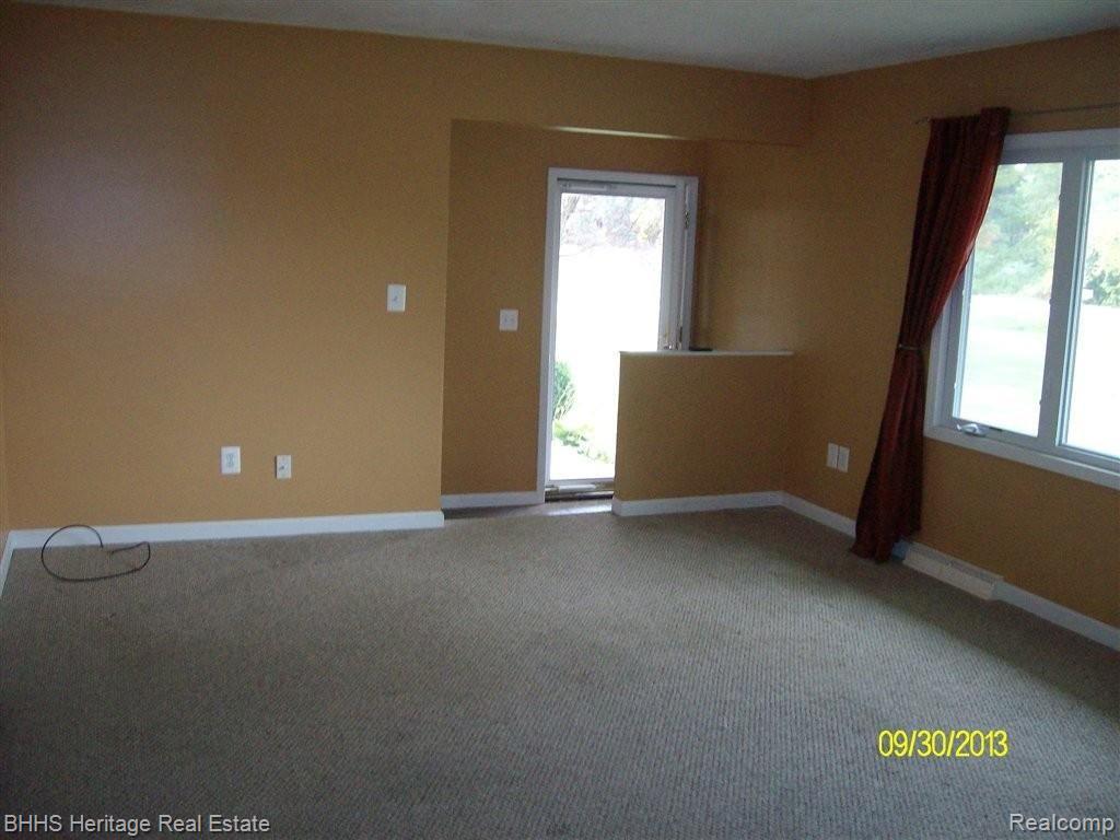 4902 Cemetery Road Fowlerville, MI 48836 - Photo 4 of 17 4902 Living room.jpg