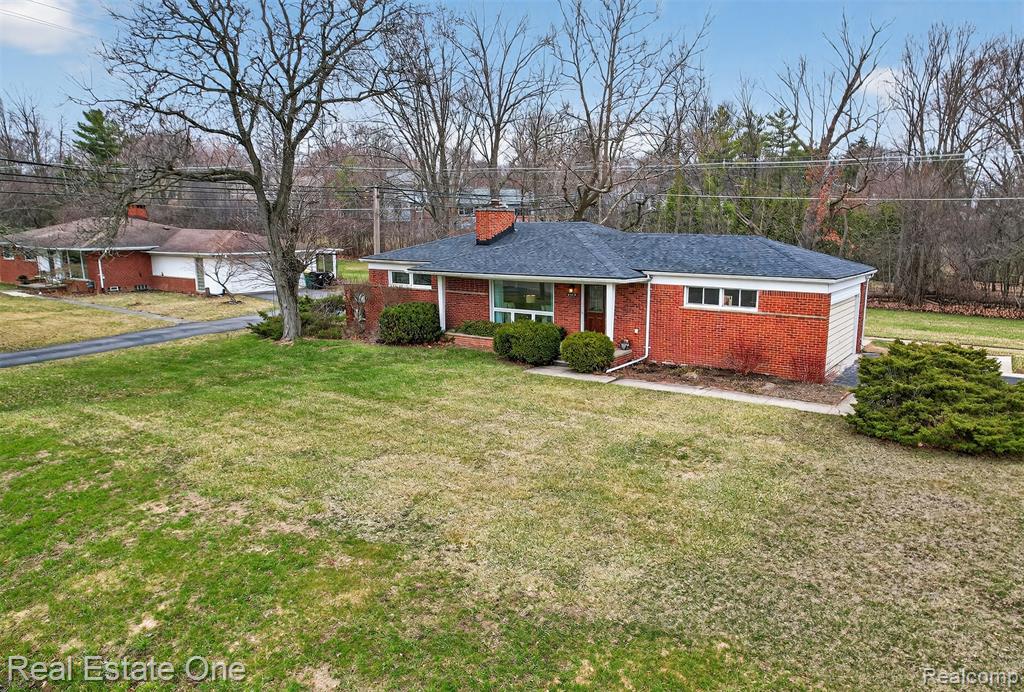 28491 Bayberry Road Farmington Hills, MI 48331 - Photo 1 of 37