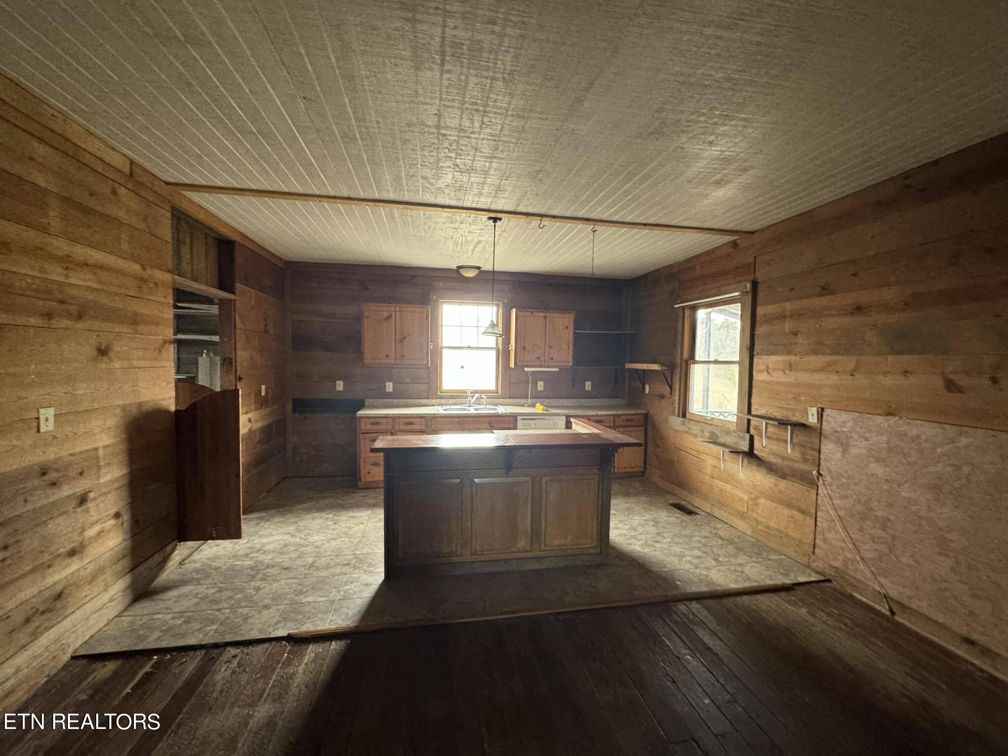 1134 Glades Road Mohawk, TN 37810 - Photo 7 of 19 423147380_230930770011222_19923414125723