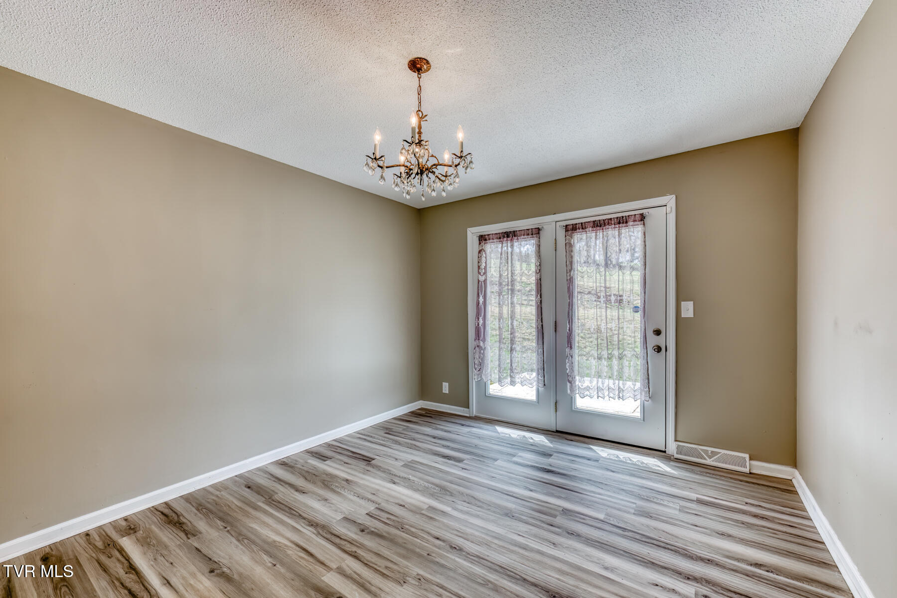 148 Unaka Subdivision Road Elizabethton, TN 37643 - Photo 15 of 56 148 Unaka Subdivision Rd-15