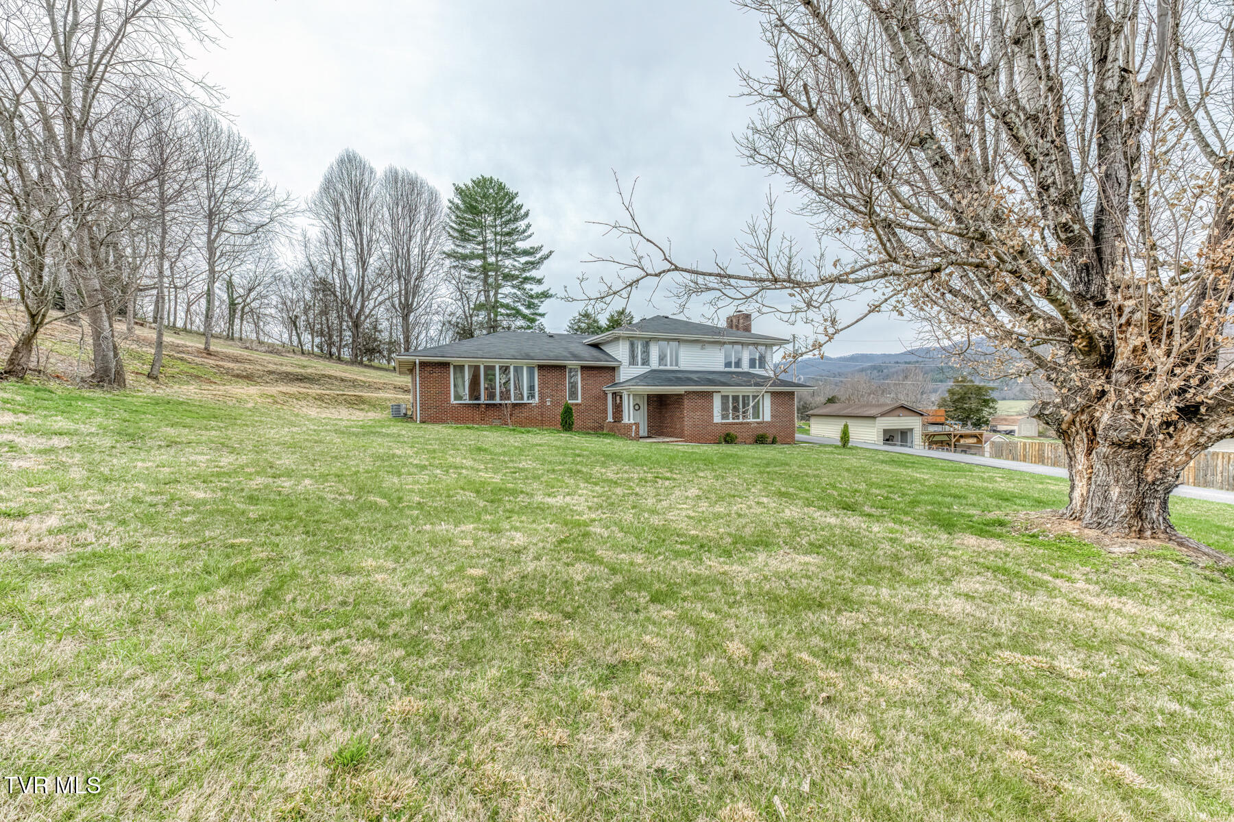 148 Unaka Subdivision Road Elizabethton, TN 37643 - Photo 36 of 56 148 Unaka Subdivision Rd-36