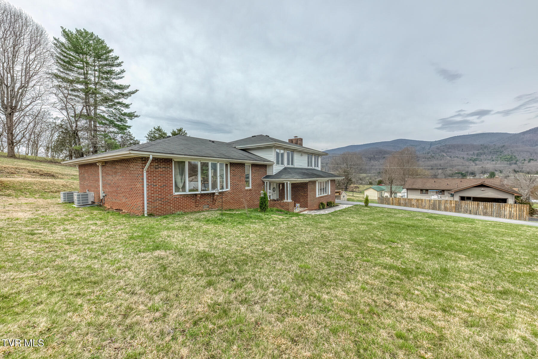 148 Unaka Subdivision Road Elizabethton, TN 37643 - Photo 37 of 56 148 Unaka Subdivision Rd-37