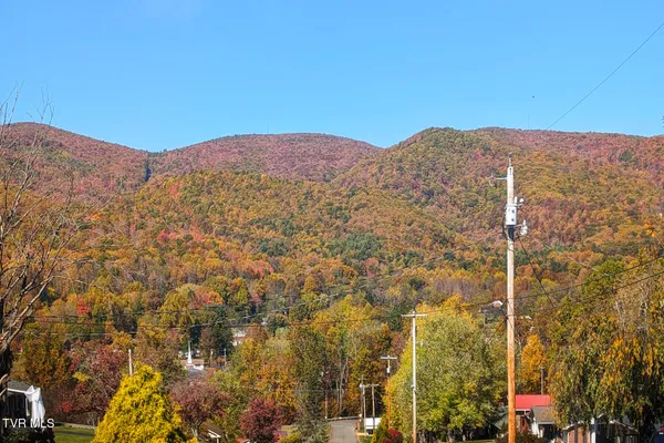 $374,900 | 148 Unaka Subdivision Road, Elizabethton, TN 37643