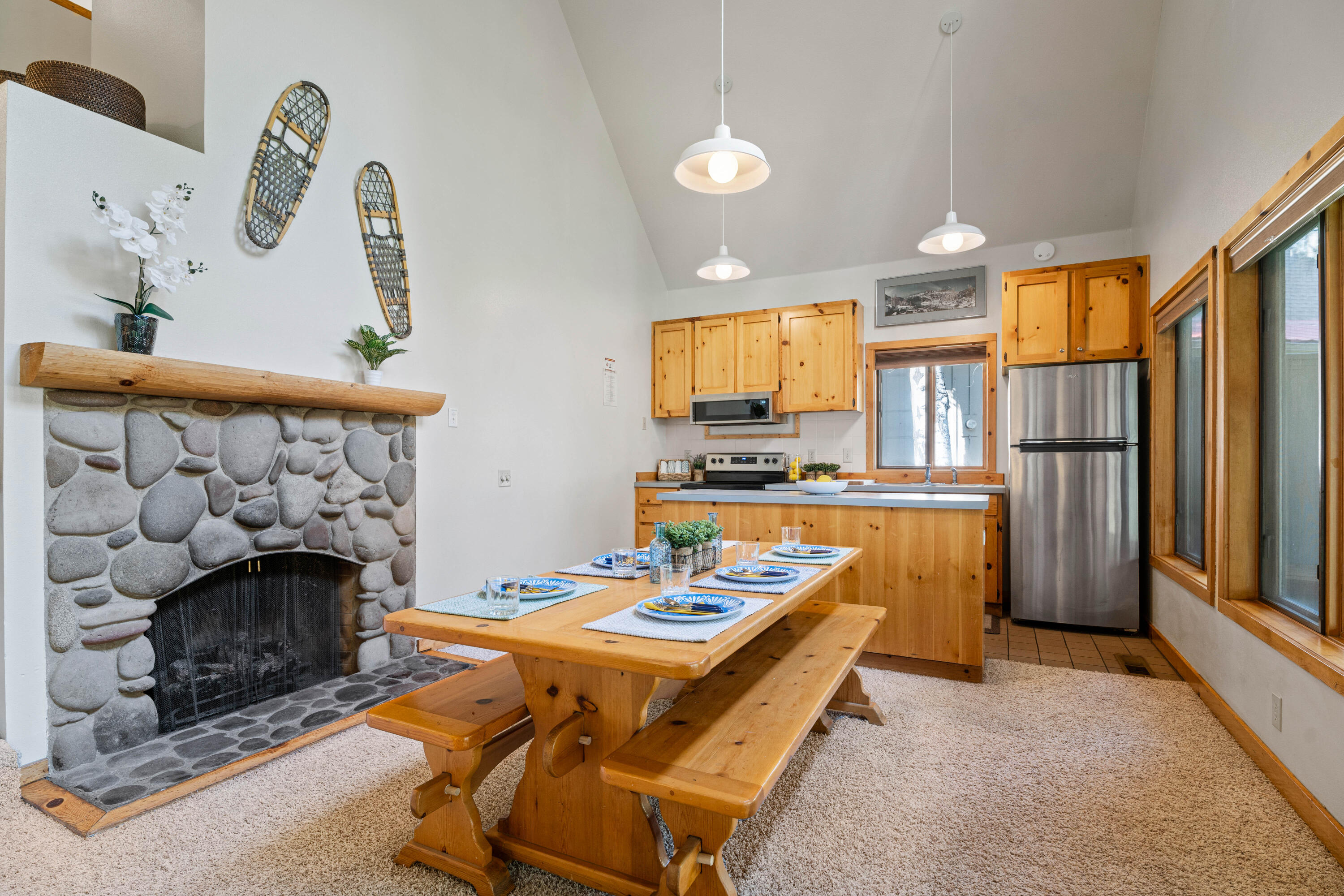 57512 Circle 4 Cabin Road, Unit 13 Sunriver, OR 97707 - Photo 5 of 27 05-Dining Area - Copy