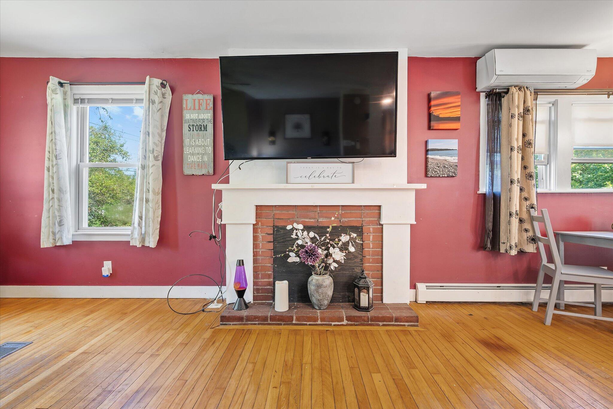 1241 North Main Street Brewer, ME 04412 - Photo 16 of 41 25-Living Room