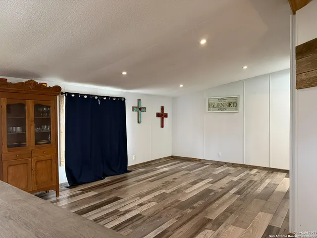 a view of a livingroom with a ceiling fan