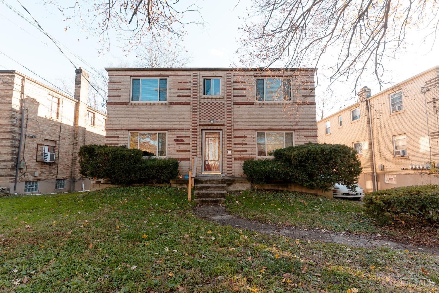 1635 Summit Road Cincinnati, OH 45237 - Photo 1 of 15
