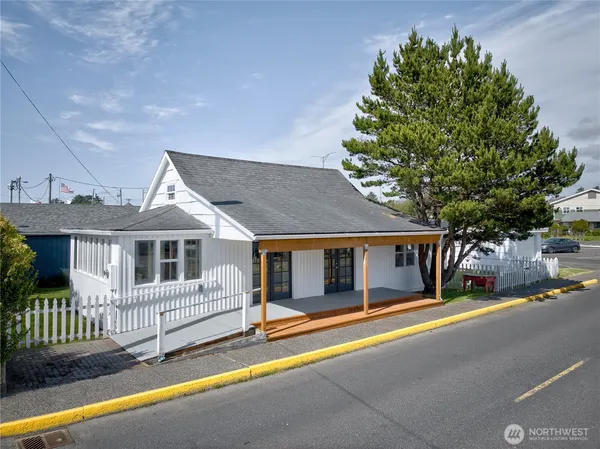 $389,000 | 106 5th Street Southeast, Long Beach, WA 98631
