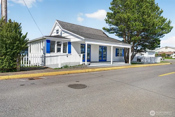 $389,000 | 106 5th Street Southeast, Long Beach, WA 98631