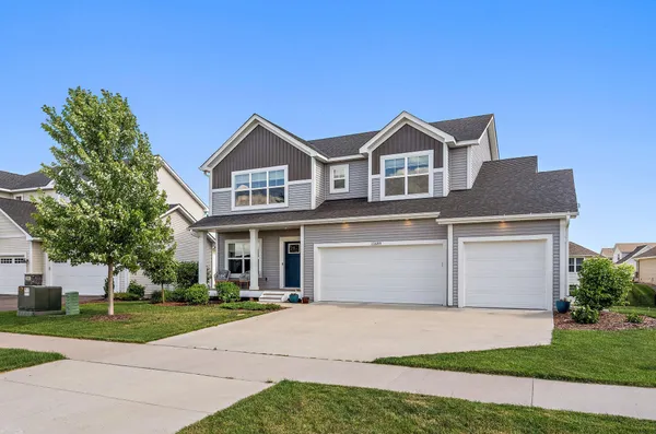 $560,000 | 11689 35th Street North, Lake Elmo, MN 55042