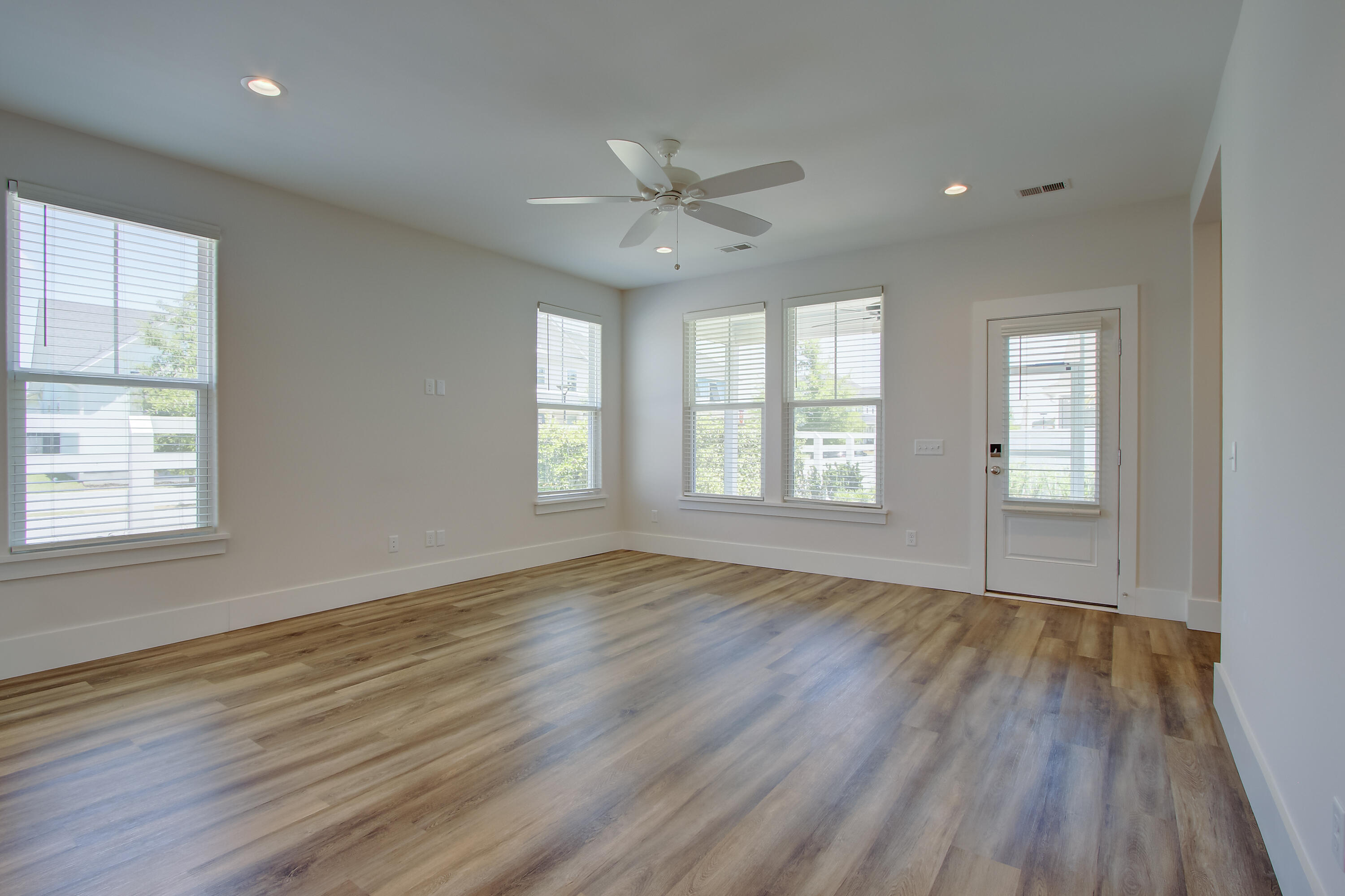 100 True Blue Loop Summerville, SC 29486 - Photo 12 of 32 05192026-103