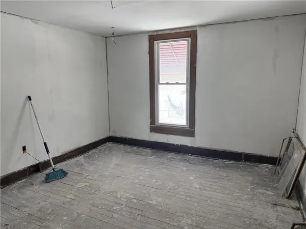 $27,900 | 1118 Wallis Avenue, Farrell, PA 16121