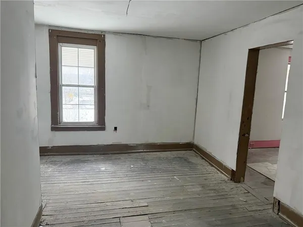 $27,900 | 1118 Wallis Avenue, Farrell, PA 16121