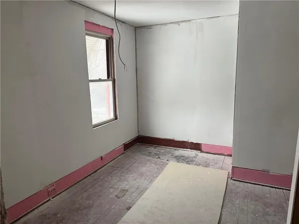 $27,900 | 1118 Wallis Avenue, Farrell, PA 16121