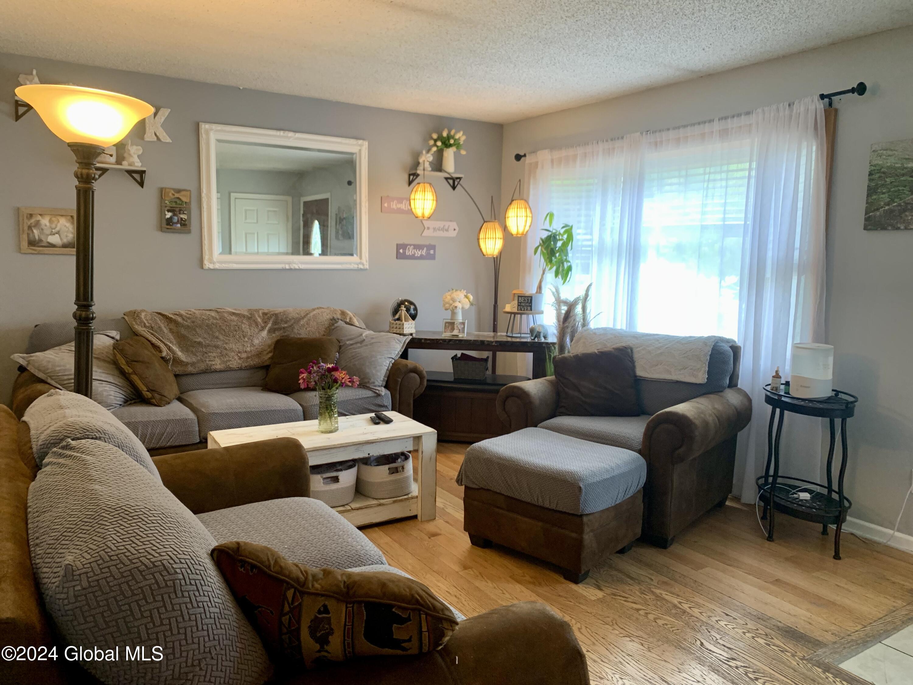 508 Chiswell Road Schenectady, NY 12304 - Photo 3 of 22 IMG_3248