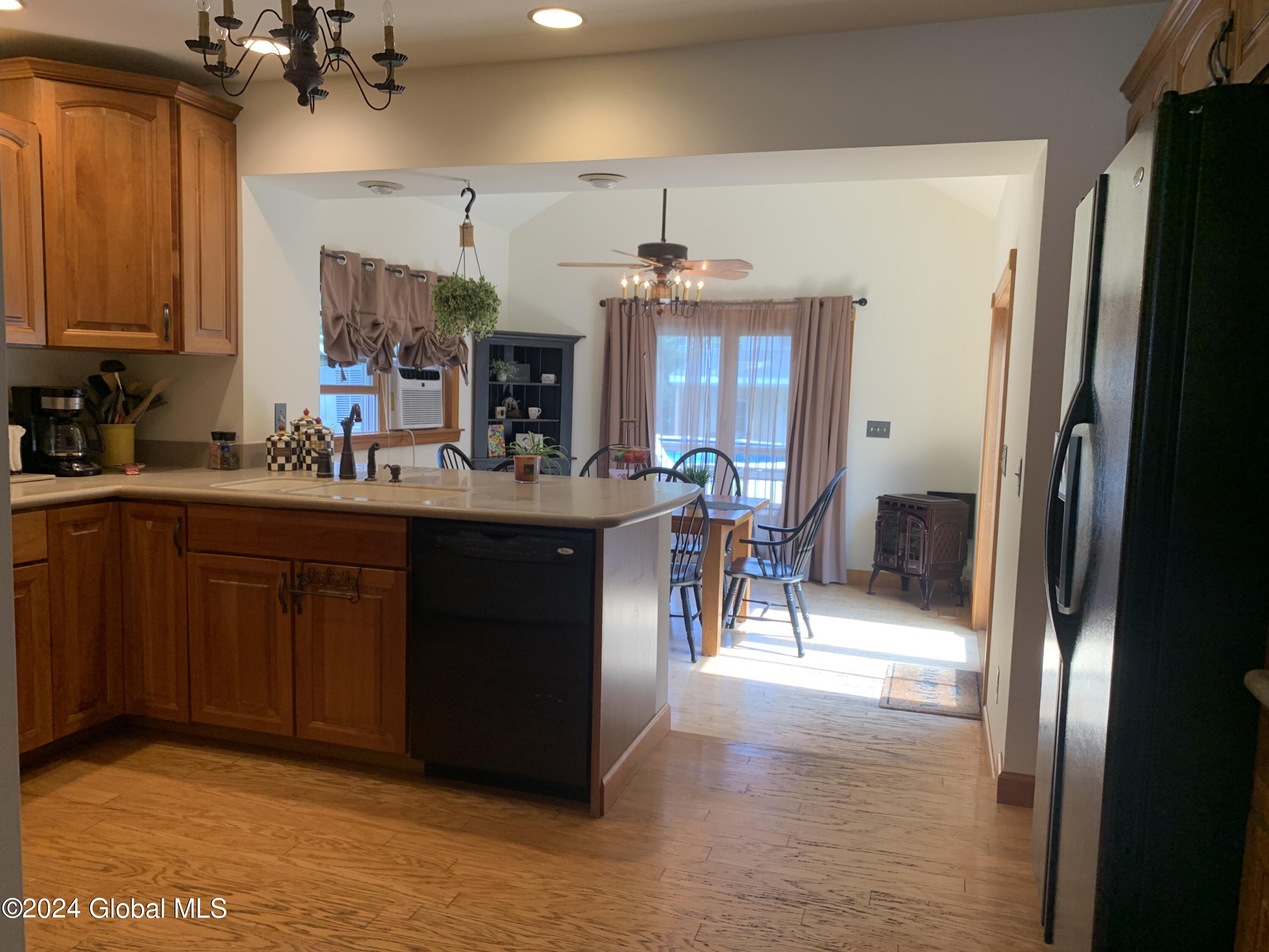 508 Chiswell Road Schenectady, NY 12304 - Photo 5 of 22 IMG_3272