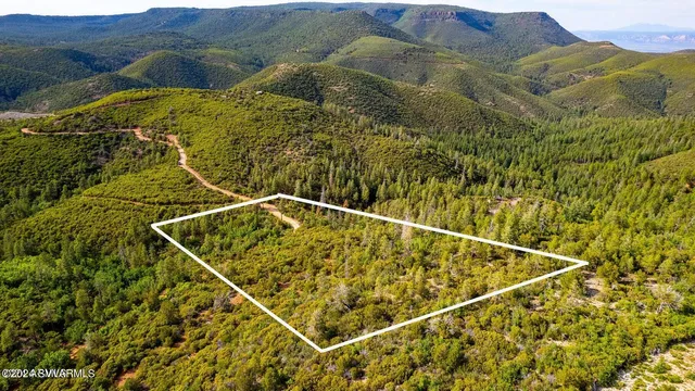 a view of a tennis court