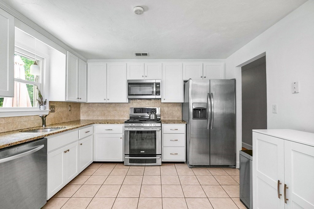 52 Caryl Road Stoughton, MA 02072 - Photo 4 of 23 Gallery Image 4