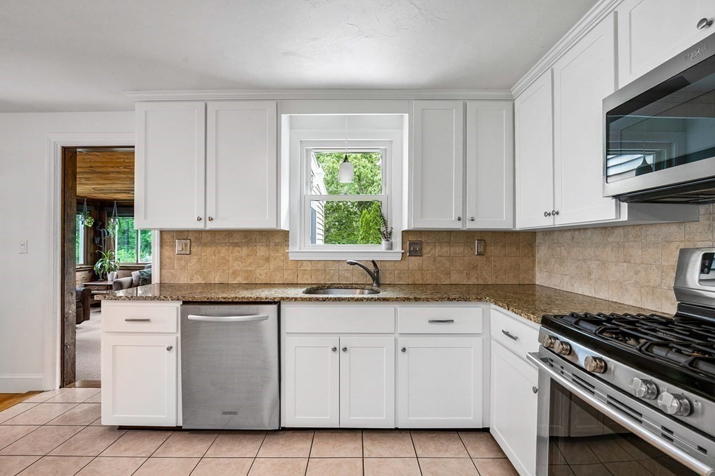 52 Caryl Road Stoughton, MA 02072 - Photo 8 of 23 Gallery Image 8