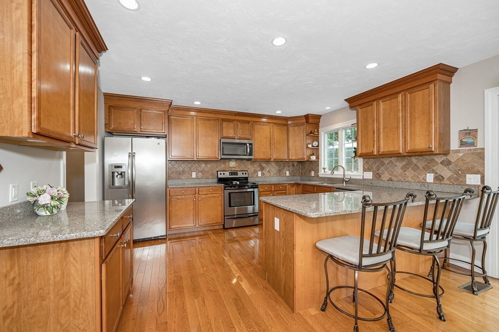 9 Brookbridge Road Stoneham, MA 02180 - Photo 5 of 41 Gallery Image 5