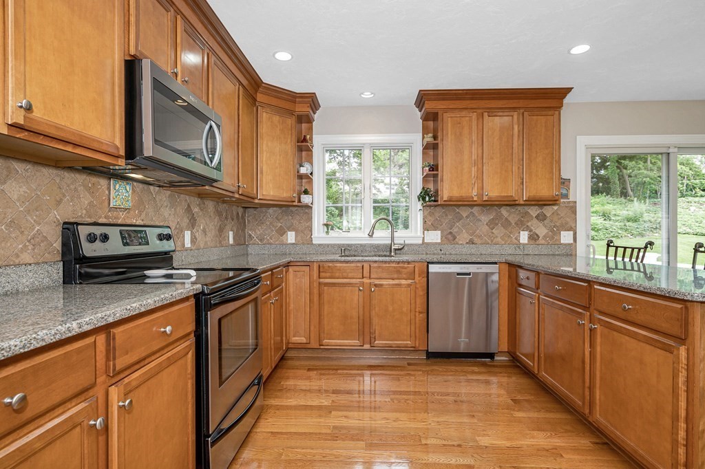 9 Brookbridge Road Stoneham, MA 02180 - Photo 6 of 41 Gallery Image 6