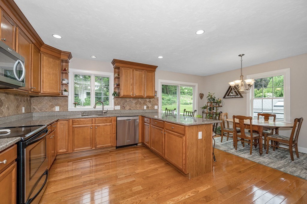 9 Brookbridge Road Stoneham, MA 02180 - Photo 7 of 41 Gallery Image 7