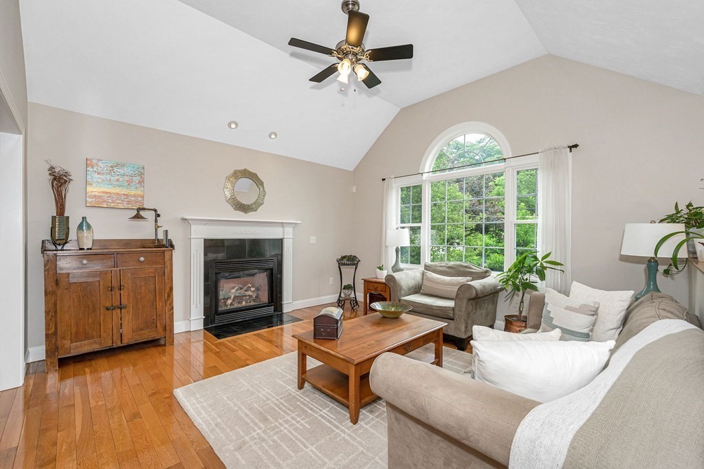 9 Brookbridge Road Stoneham, MA 02180 - Photo 10 of 41 Gallery Image 10