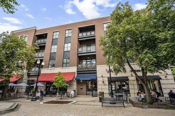 $675,000 | 2326 West Giddings Street, Unit 302, Chicago, IL 60625