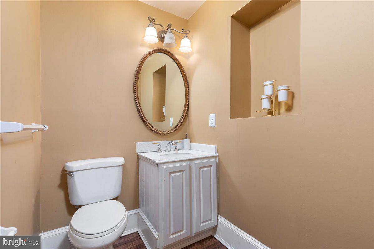 11846 Chapel Road Clifton, VA 20124 - Photo 62 of 143 Charming half-bath with warm tones.