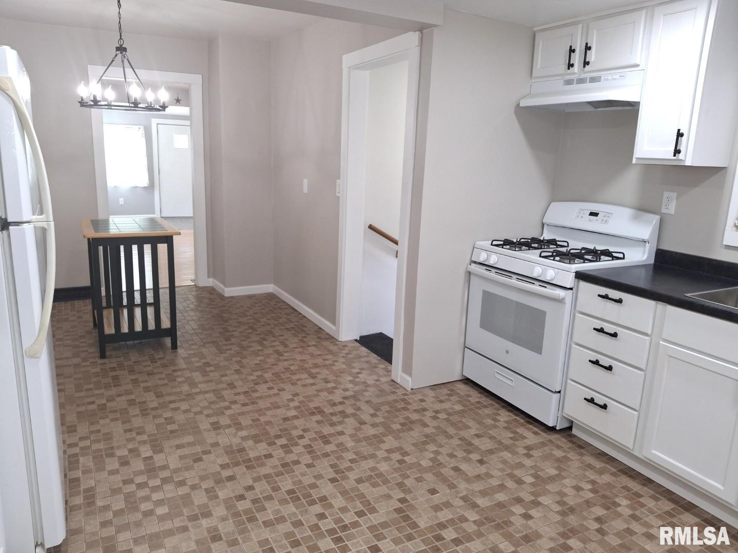476 West Myrtle Street Canton, IL 61520 - Photo 7 of 33
