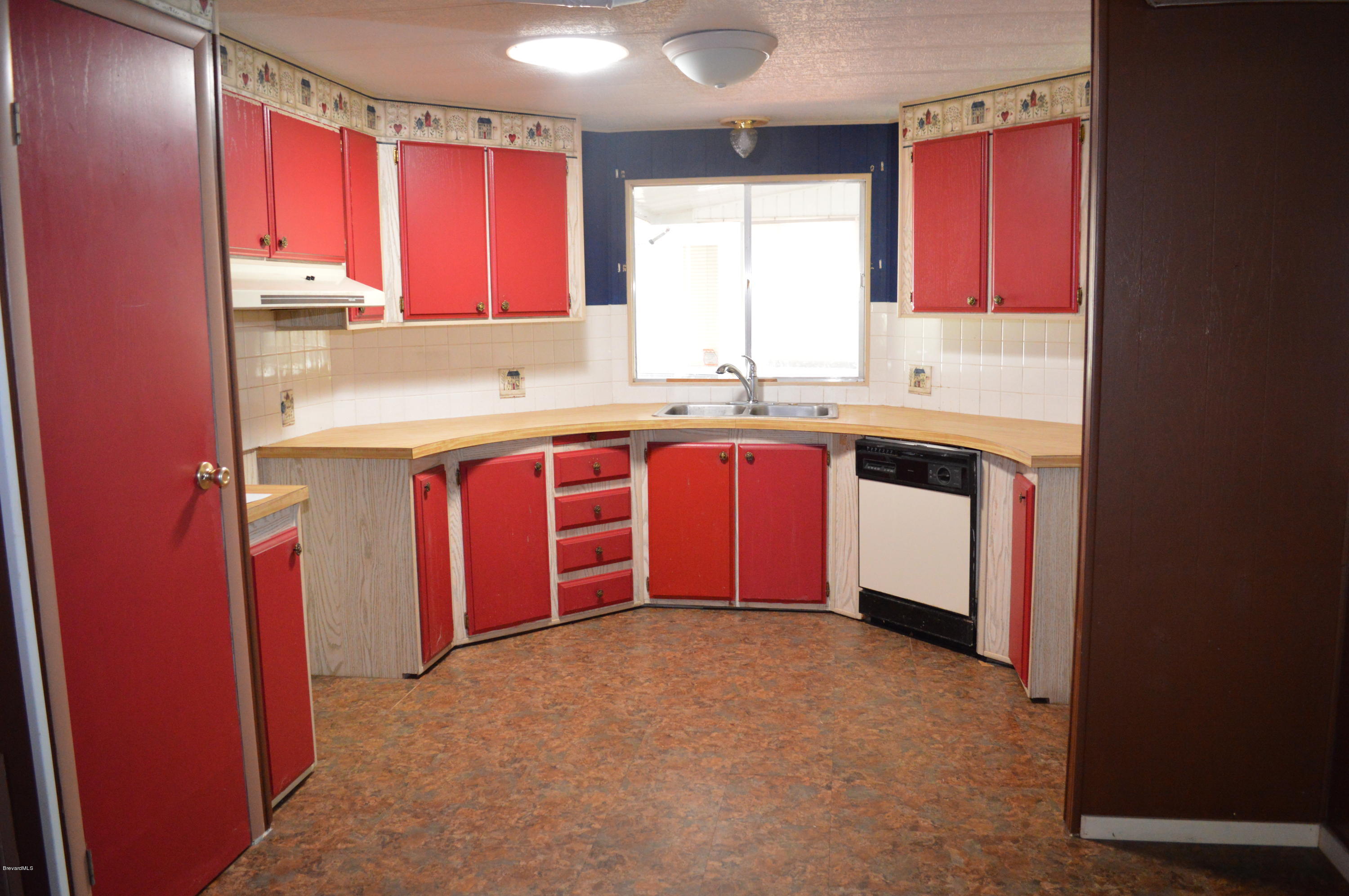 1830 Mango Street Northeast Palm Bay, FL 32905 - Photo 4 of 9 kitchen
