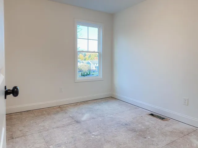 $263,900 | 110 Aaron Place, Unit 614, Lynchburg, VA 24502