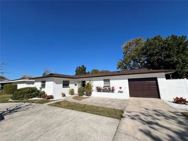 $3,900 | 2502 Tropical Shores Drive Southeast, St. Petersburg, FL 33705