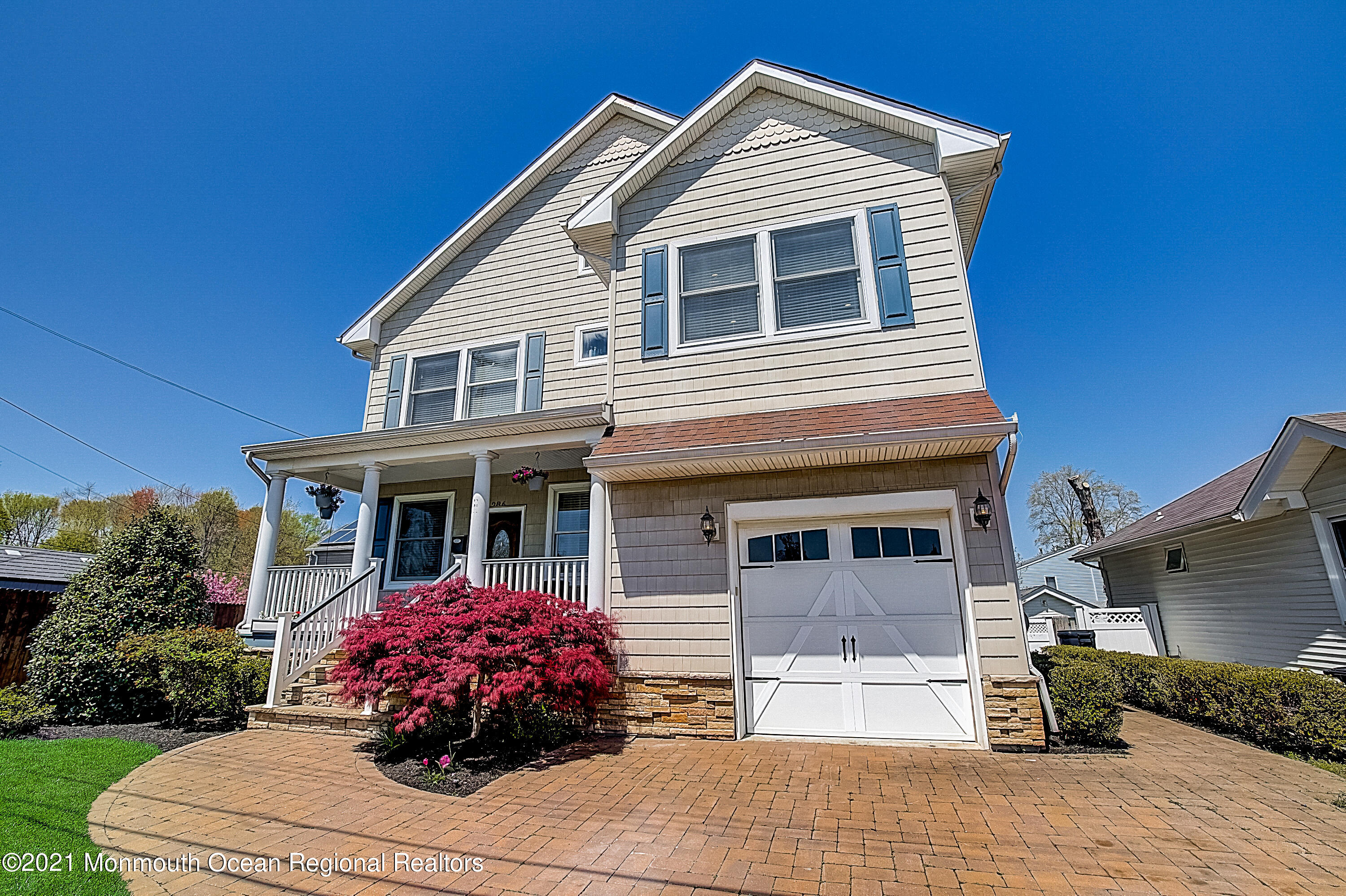 286 Main Street Middletown, NJ 07758 - Photo 2 of 69 a front view of a house with a garden