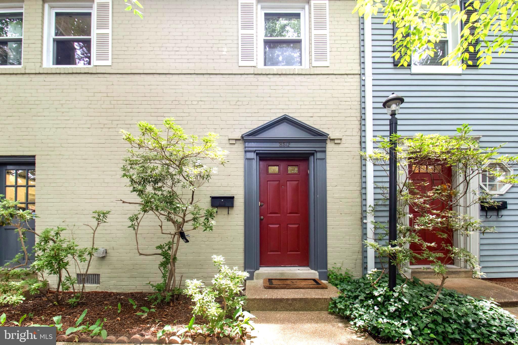 Brick Facade w/ Pilaster columns & Frieze Transome