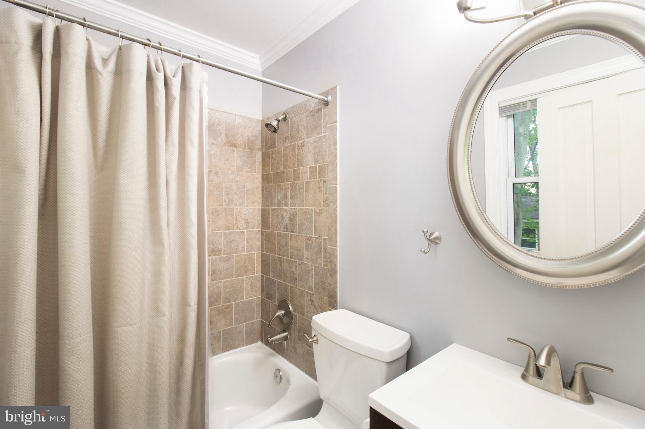 8512-12-2 Manchester Road, Unit 122 Silver Spring, MD 20901 - Photo 15 of 40 Upstairs Bath - recently renovated.